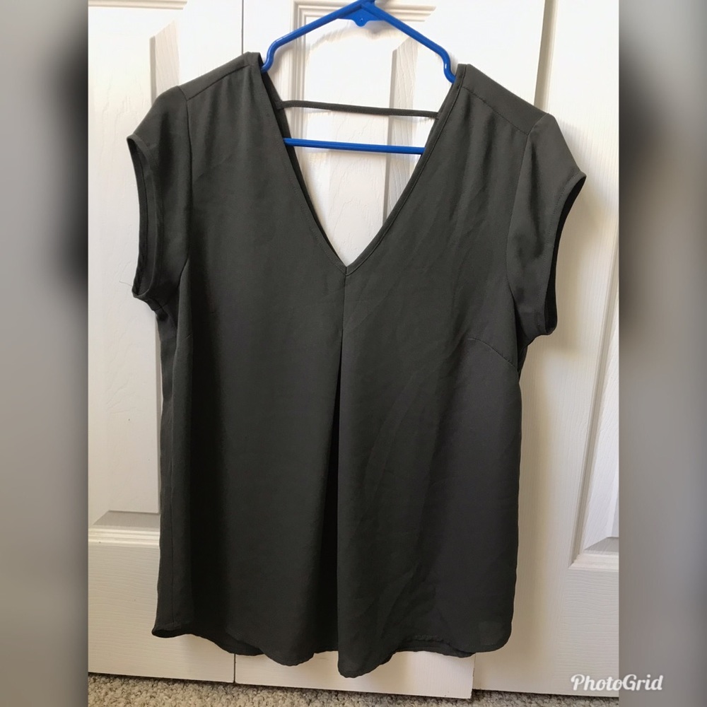 Business casual short sleeved blouse